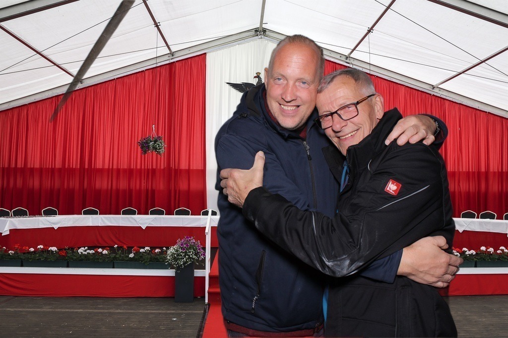 top-top.de 240928-191 | Foto, Video, Fotografie, Videografie, Fotobox, DJ, Discjockey, Musik, Musikbox, Veranstaltung, Photobooth, Amazon, Ebay, Buchtipp, Bestseller, Autor, Verlag, Buch, Wesel, Hamminkeln, NRW, Dinslaken, Rees, Drohne, Hochzeit, Party, Fotobox, Wesel, Fotograf