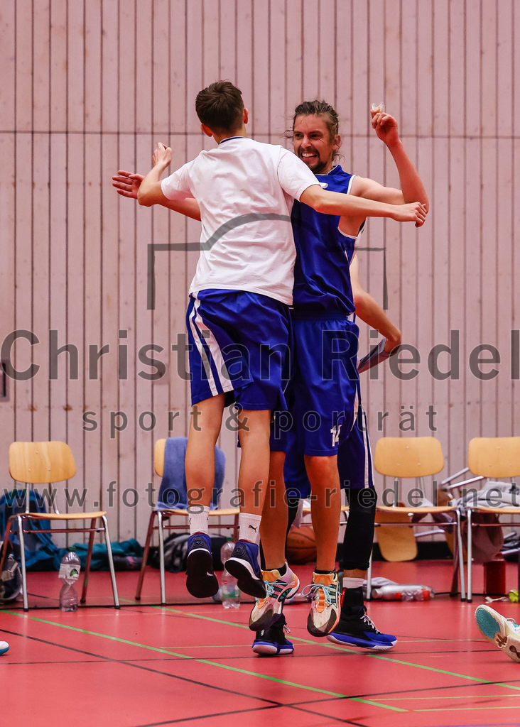 2022-05-29_111_SpVgg_Altenerding_gegen_Muenchen_Basket_2 | Erding, Deutschland, 29.05.2022:
Basketball, Bezirksliga 2021 / 2022, Herren Turnier der 2. der Aufstiegsrunden, SpVgg Altenerding gegen München Basket 2, Endergebnis: 

Adrian Grieble (München Basket, #14)

Foto: Christian Riedel / fotografie-riedel.net