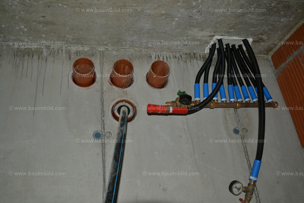 bib-lg15-sanitaer-0066 | Nach LV-Leistungsgruppen sortierte Detailfotos über den Bau eines Hauses. Alle Hausbau-Bilder direkt vom Urheber und Autor der Website Haus-Selber-Bauen.com