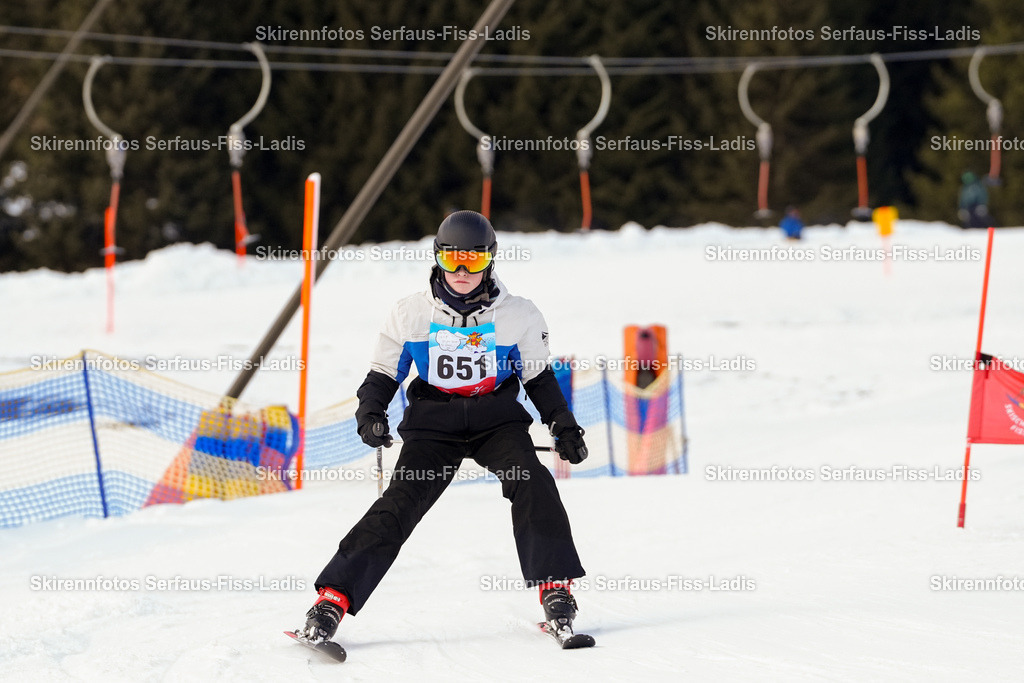 SRF_02.01.2026_1151 | Skirennfotos,Serfaus,Fiss,Ladis,Kinderskirennen,Winter,Tirol,Oberland,skirace,SFL,feelfree,weil wir's genießen,ski,Ski,skifahren,Sonnenplateau, - Realisiert mit Pictrs.com