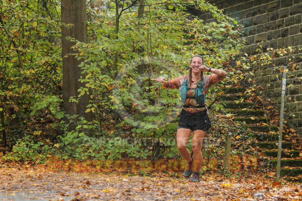 241027_0940_EV4_5767 | Sportfotografie im Rhein-Sieg Kreis, Köln, Bonn, NRW, Rheinland Pfalz, Hessen, etc. Unser Tätigkeitsfeld umfasst den Laufsport vom Volkslauf über den Marathon, Duathlon, Triathon bis zum Ultralauf wie Kölnpfad Ultra oder Schindertrail.