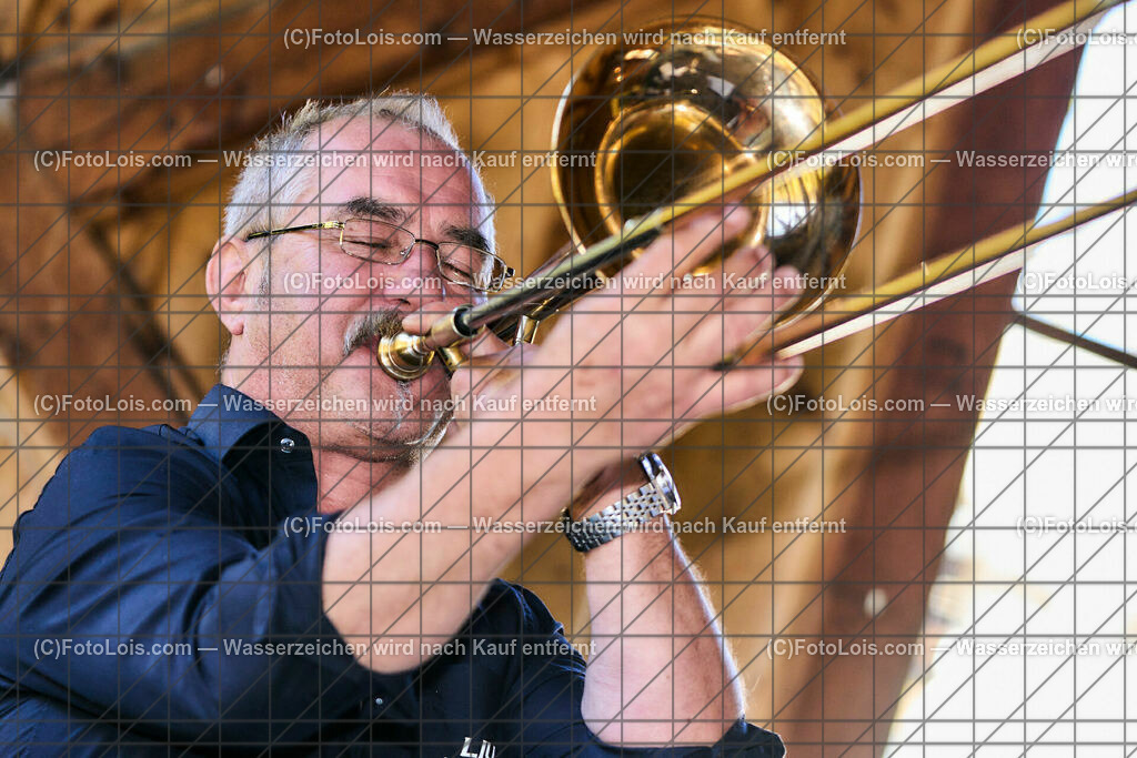 ALP1608_TdoA-NOe_SteinSkulpturen_Helmel Herbert | (C)FotoLois.com, Alois Spandl, NÖ-Tage der offenen Ateliers, STEINSKULPTUREN von Maria HEINRICH, präsentiert im rothschild'schen Glassalon - am Sonntag mit musikalischer Untermalung von LIUNZE BRASS - sozusagen 'Das klingende offene Atelier der Steinskulpturen' in Langau/Maierhöfen, So 16. Oktober 2022.