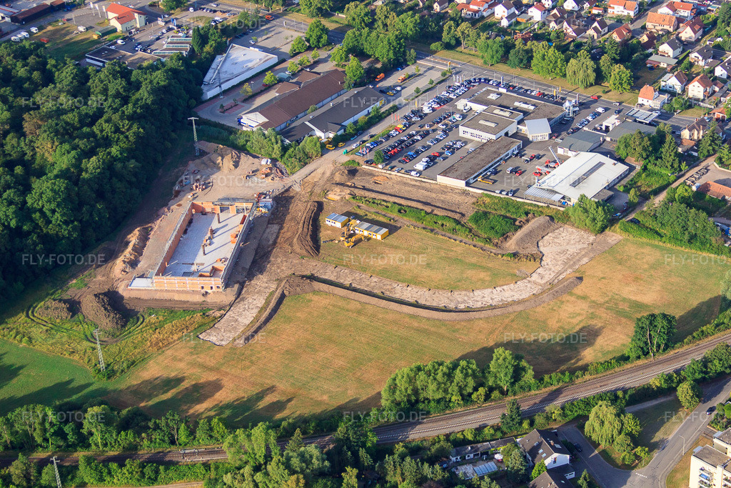 Luftbild: Baustelle EDEKA Neubau in der Lauterburger Straße in Kandel im Bundesland Rheinland-Pfalz in Deutschland. Foto: IMG_69782.jpg vom 04.07.2014 durch Werner Riehm/FLY-FOTO.de