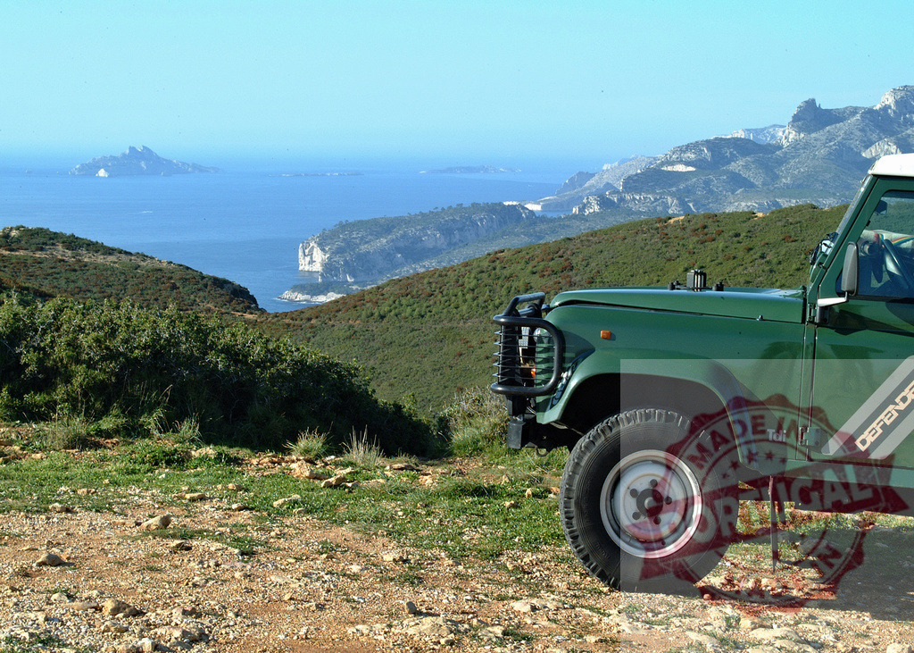 Green all-terrain vehicle parked on a hill overlooking the Mediterranean sea and Riou island | Land Rover Defender exploring the wild coast of Riou island in Calanques National Park, France - Realisiert mit Pictrs.com