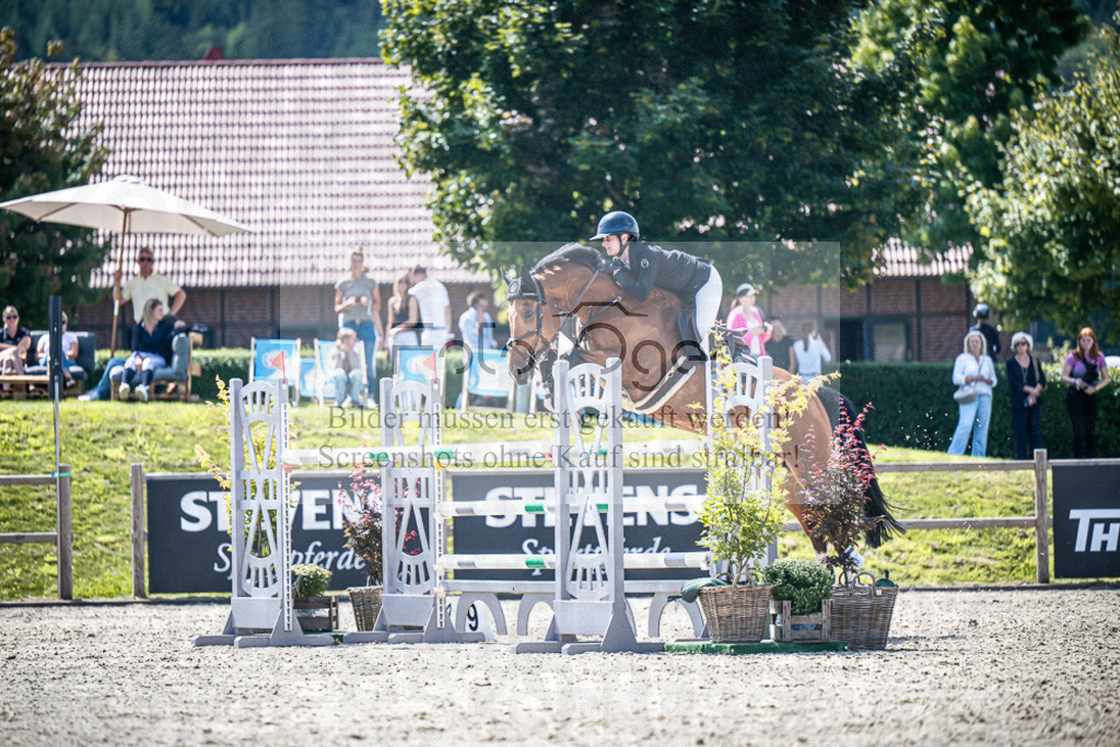 DOS_5499 | Entdecke hochwertige Reitturnierfotos von Foto Oger. Professionell, emotional und authentisch – jetzt Lieblingsmomente im Shop bestellen.Deutschlandweite Turnierfotografie. - Realisiert mit Pictrs.com