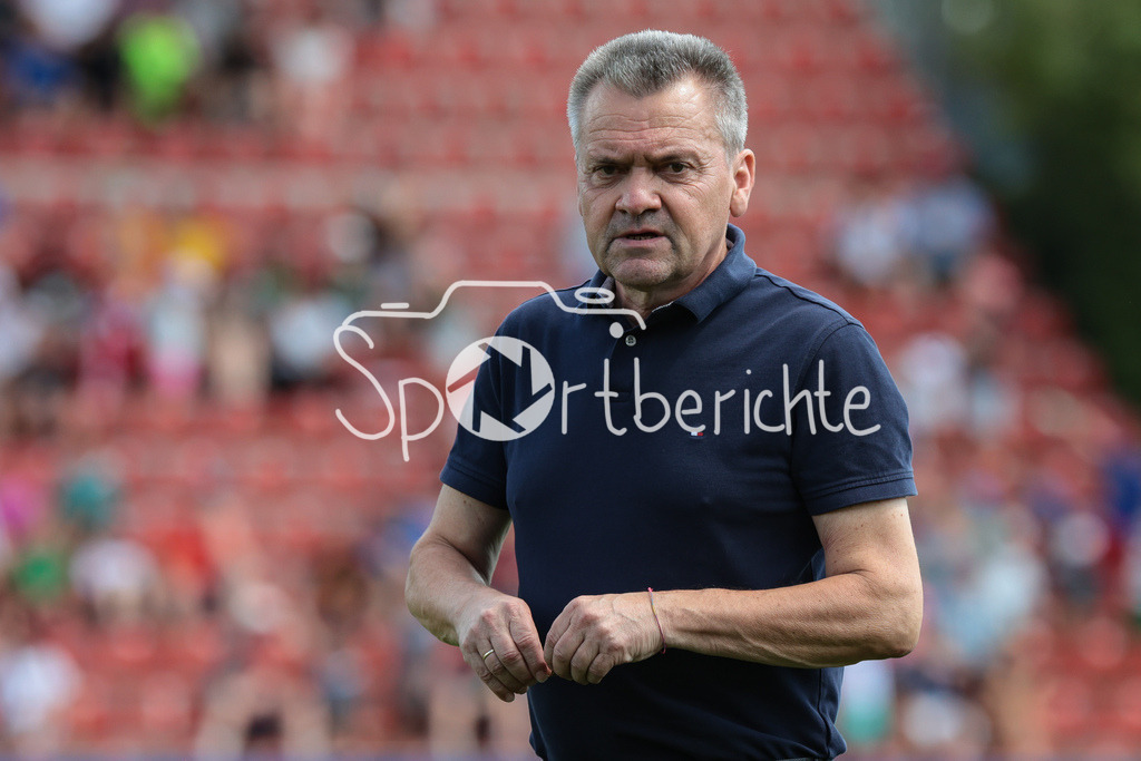 SpVgg Unterhaching - FC Ingolstadt | Unterhaching Praesident Manfred SCHWABL in Aktion / Freisteller / Einzelfoto