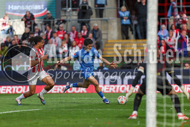 25.04.2026, GER, Fussball, Herren, 1. BL, Saison 2025/2026, 1. FC Köln - Bayer 04 Leverkusen | Jahmai Simpson-Pusey und Ibrahim Maza (Bayer 04 Leverkusen) im Kampf um den Ball 