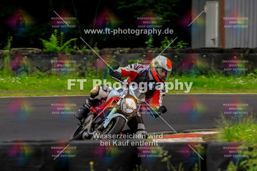VBK-6521 | Hier findet Ihr Bilder von Touristenfahrten auf der Nürburgring Nordschleife oder von anderen Veranstaltungen die ich besucht habe. Viel Spass beim Durch Schauen 