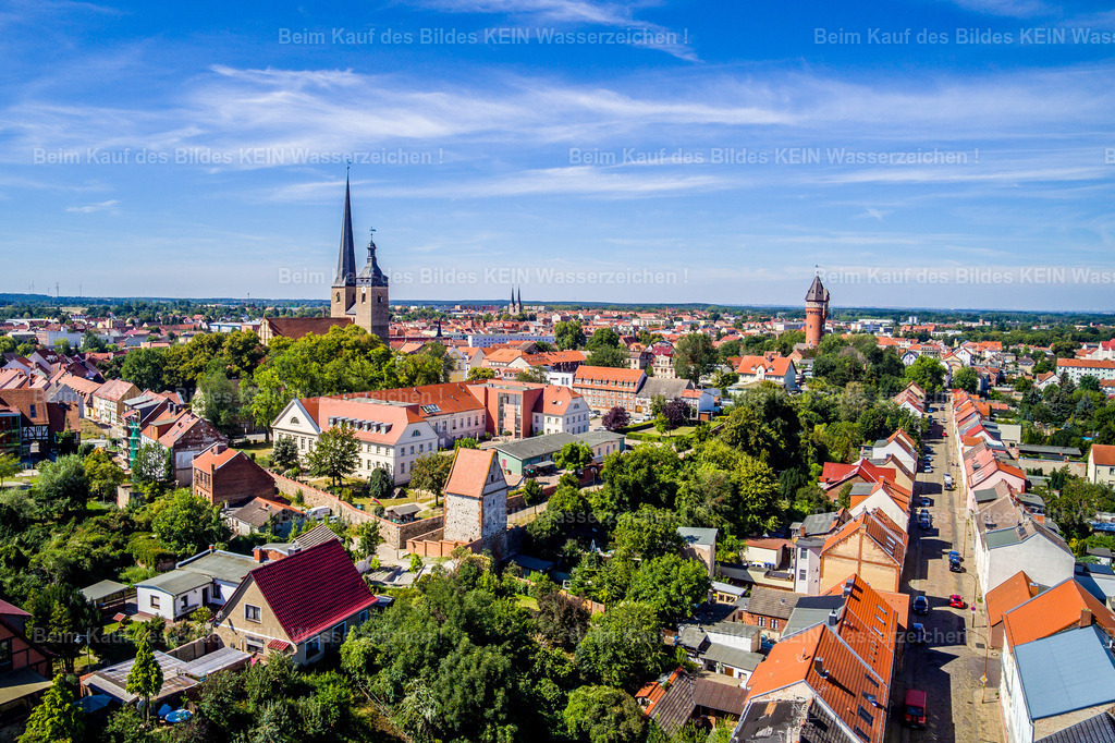 Burg-0004 | Burg mit Kirche - Realisiert mit Pictrs.com