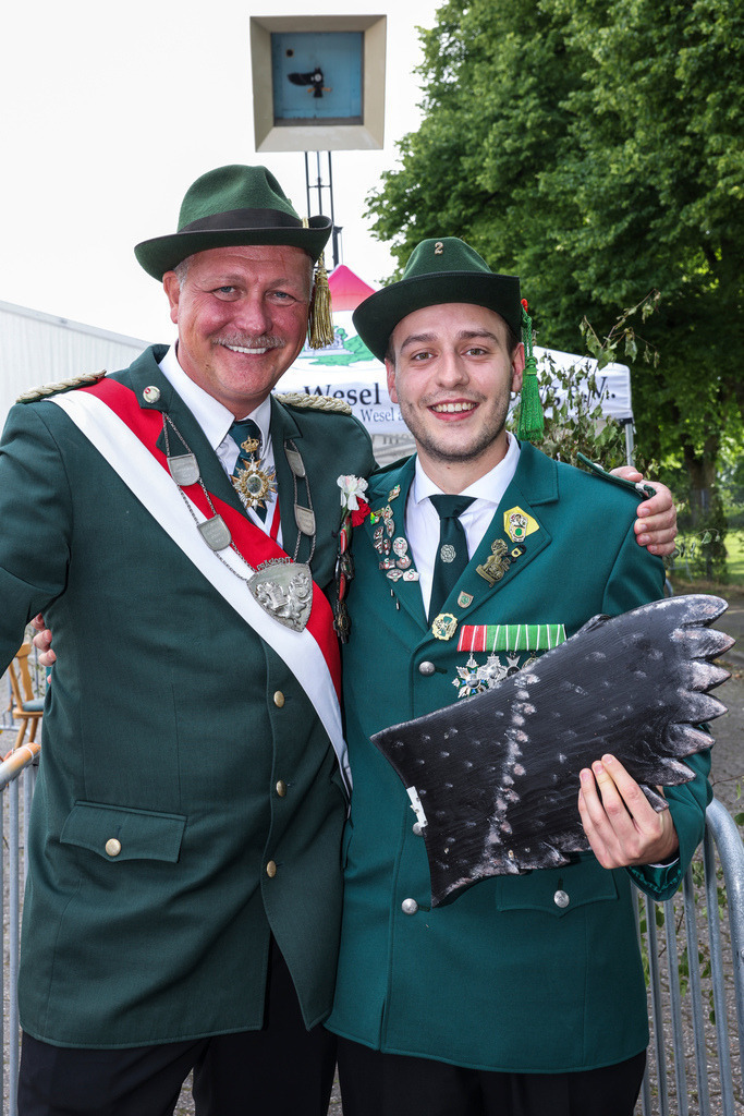 top-top.de 240601-109 | Foto, Video, Fotografie, Videografie, Fotobox, DJ, Discjockey, Musik, Musikbox, Veranstaltung, Photobooth, Amazon, Ebay, Buchtipp, Bestseller, Autor, Verlag, Buch, Wesel, Hamminkeln, NRW, Dinslaken, Rees, Drohne, Hochzeit, Party, Fotobox, Wesel, Fotograf