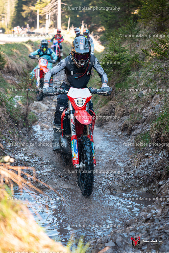 fuernholzer_250501-C1-74 | Fotografische Impressionen von der Red Stag Enduro Extreme by fuernholzer-photography.com. Endurosport in Österreich fotografisch festgehalten von fuernholzer. Auftragsfotografie für Private, Gewerbefotos und Industriefotografie. Eventfotografie, Sportfotografie und Motorsportfotografie. Anbieter von Fotoworkshops, Fototraining, fotografischen Vorträgen und Fotoseminaren.