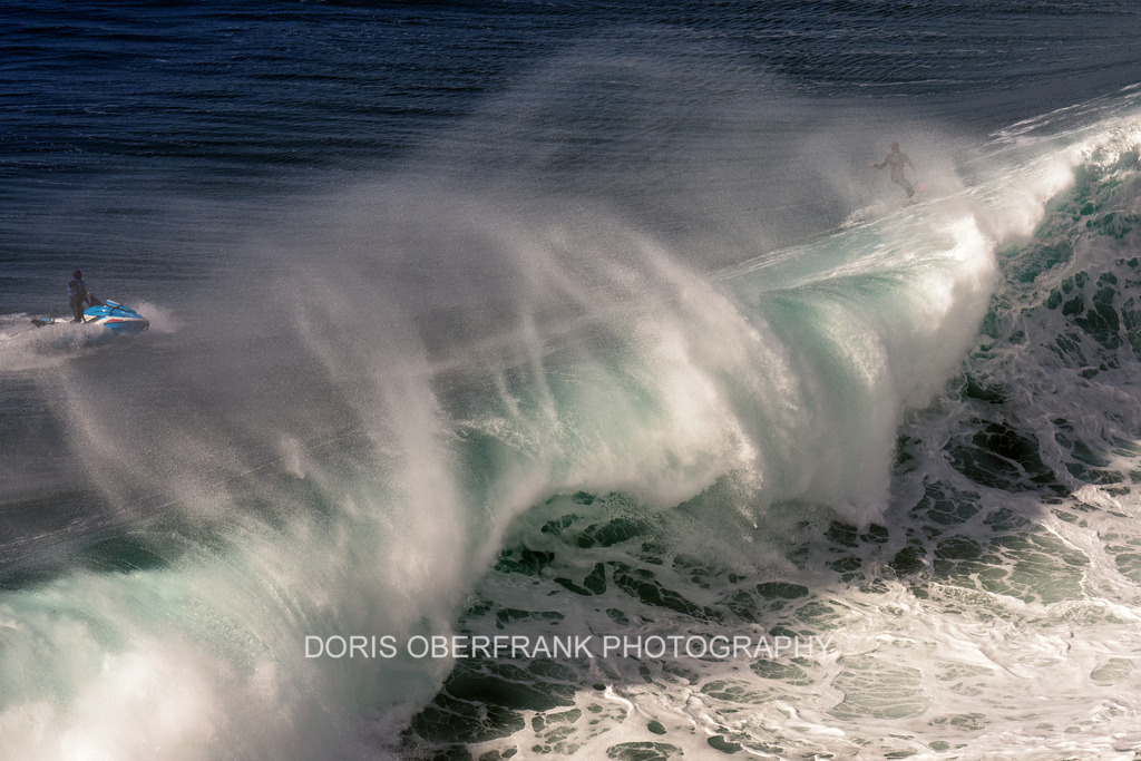 Diagonal rushing wave  | Nazaré: Diagonal rushing wave 
 - Realisiert mit Pictrs.com