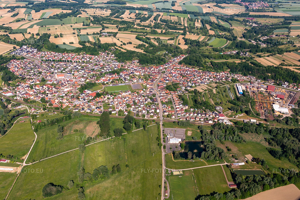 Vue aérienne: Vue de la ville à Mothern dans le département Bas Rhin, France. Photo: IMG_131721.jpg prise le 22/05/2022 par Werner Riehm/FLY-FOTO.euRésolution de l'original: 5030 x 3353 px
