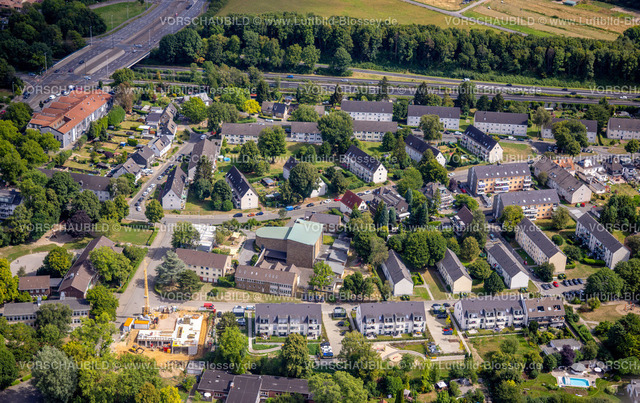 Muelheim220802654 | Luftbild, Wohnsiedlung zwischen Steigerweg, Freiherr-vom-Stein-Straße und Kaldenhofkamp, kath. Kirche Christ König, Städt. Grundschule am Steigerweg, Baustelle am Steigerweg, Winkhausen, Heißen, Mülheim an der Ruhr, Ruhrgebiet, Nordrhein-Westfalen, Deutschland