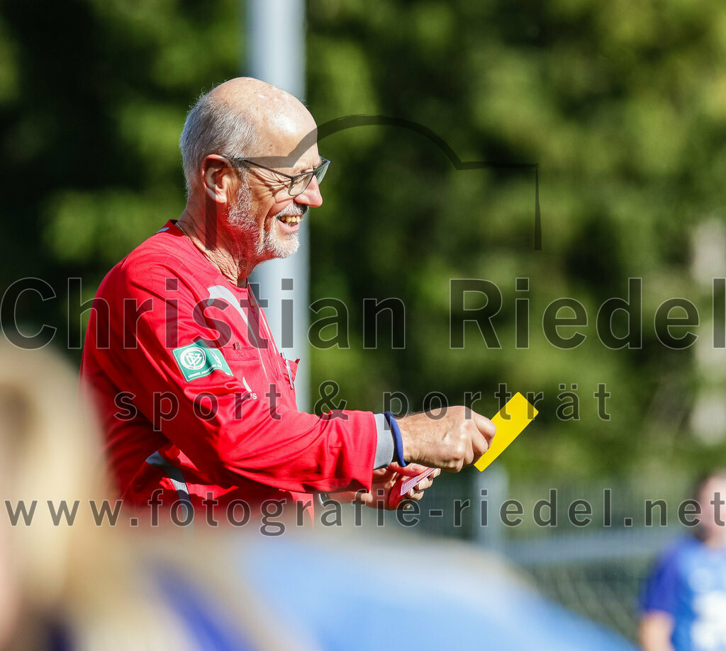 2023-10-21_088_FC_Langengeisling_gegen_TSV_Eching | Erding, Deutschland, 21.10.2023:
Fußball, Bezirksoberliga 2023 / 2024, 8. Spieltag, FC Langengeisling gegen TSV Eching, Endergebnis: 0:0

Schiedsrichter Franz Niederreiter

Foto: Christian Riedel / fotografie-riedel.net