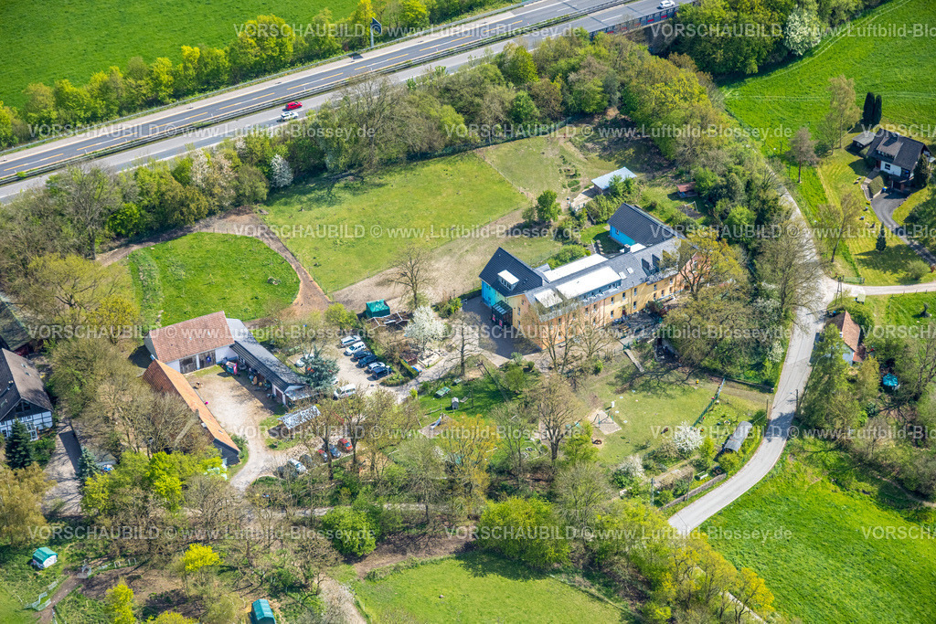 Witten260401651 | Luftbild, Johanna-Ruß-Haus, Christopherus-Haus e.V. Kinderwohnheim und ehemaliger Gutshof, Rüsbergstraße, Westherbede, Witten, Ruhrgebiet, Nordrhein-Westfalen, Deutschland