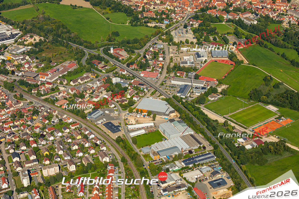 Luftaufnahme der Stadt Hersbruck - Die Luftaufnahme wurde 2025 vom UL-Flugzeug heraus erstellt ( keine Drohne ) - Hochauflösende Luftaufnahme - für professionelle Ausdrucke geeignet. Die Geschenkidee !Mit Lizenz und Bildrechte bestellbar