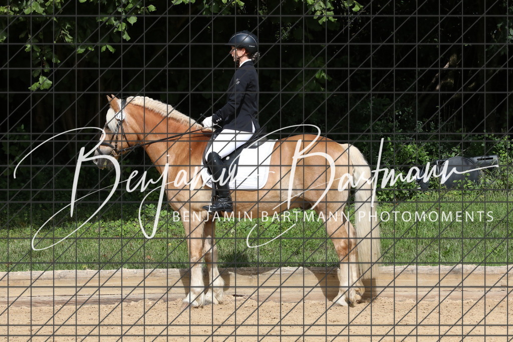 AZ2A2209 | Benjamin Bartmann Photomoments