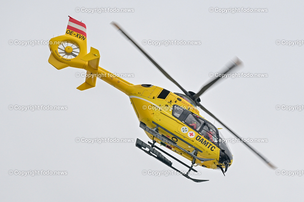 Rettungshubschrauber_ Helikopter_ Christophorus_ OeAMTC_ Rotes Kreuz_ 14.01.2024-5 | 14.01.2024, Oberoesterreich, AUT, Rettungshubschrauber, im Bild Rettungshubschrauber, Helikopter, Christophorus, ÖAMTC, Rotes Kreuz, Krankentransport, Notarzt, Einsatz, Notruf 144, Landung Start, Flug, Heli, Pilot
