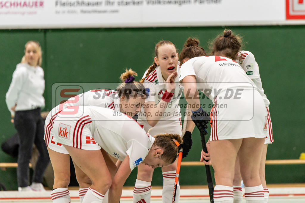 SFE_20250112_0060 | Köln, Deutschland, 12.01.2025:  ßHockey 1. Bundesliga Damen Rot-Weiss Köln - Schwarz-Weiß Köln im KTHC Stadion Rot-Weiss Köln Tennis and Hockey Club am 12.01.2025 in Köln, Deutschland. (Foto von Stephan Fehrmann)Köln, Germany, 12.01.2025: ßHockey 1. Bundesliga Damen Rot-Weiss Köln - Schwarz-Weiß Köln in KTHC Stadion Rot-Weiss Köln Tennis and Hockey Club at 12.01.2025 in Köln, Deutschland. (Foto from Stephan Fehrmann)