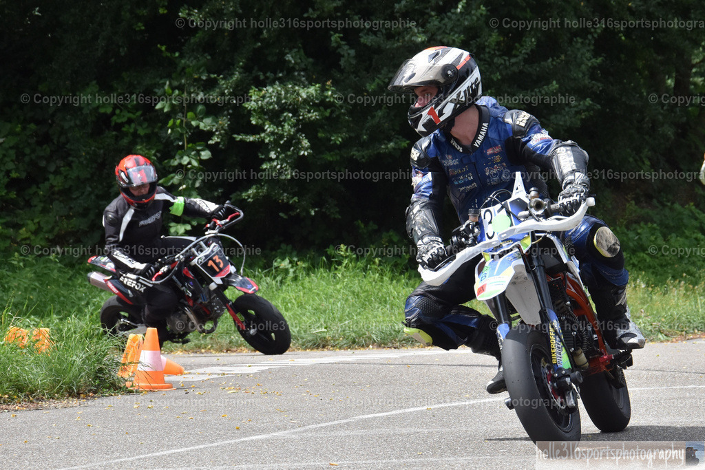 DSC_0465 | Sportfotografie , Motorsport, Motoross, Reitsport, Mointainbike, Enduro,
Landschaft , Outdoor, Eventfotografie, Landschaft, Bilder online bestellen - Realisiert mit Pictrs.com