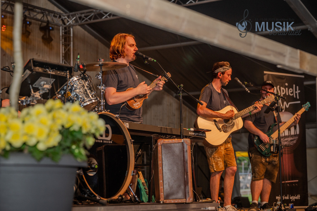 DSC_3256 | "Fussifoto.com – Ihr Ansprechpartner für hochwertige Fotografie! Entdecken Sie kreative Bilder und professionelle Dienstleistungen. Kontaktieren Sie uns für Ihre Projekte!"