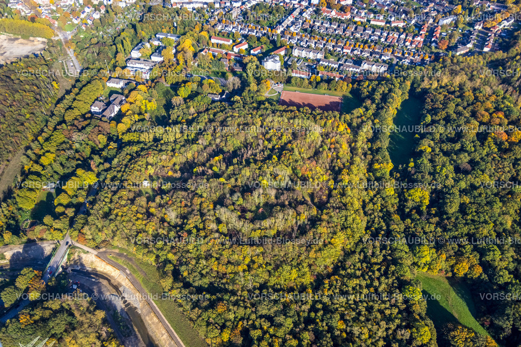 Gladbeck221005172 | Luftbild, Halde 19 / Kippe 19, Sportplatz, südlich der Mottbruchhalde, Brauck, Gladbeck, Ruhrgebiet, Nordrhein-Westfalen, Deutschland