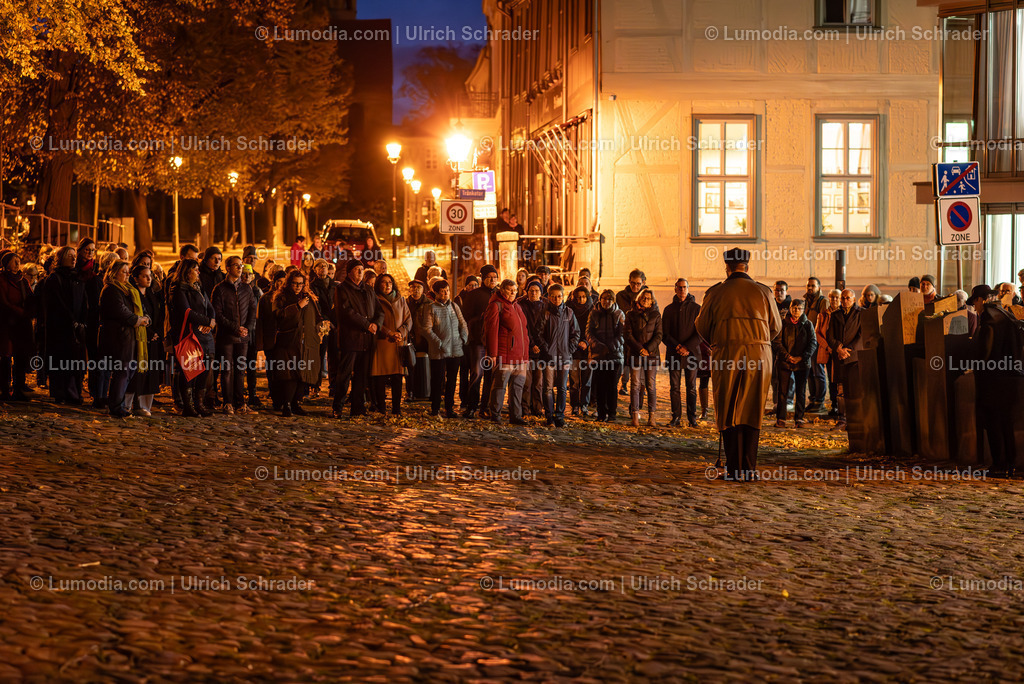 10049-13054 - Gedenkveranstaltung in Halberstadt | Stockfoto und Bilderpool mit Bildmaterial aus Deutschland, dem Harz, Halberstadt, Quedlinburg, Wernigerode und weltweit. Qualitativ hochwertige und professionelle Fotos anschauen und kaufen. - Realisiert mit Pictrs.com