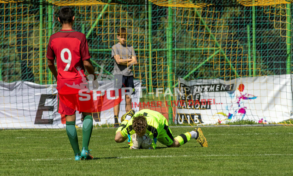Portugal  U15 -Czech Republic U15 | GABRIEL SILVA (Portugal #9) TOBIAS KELLER (Czech Republic #1) ; Portugal  U15 -Czech Republic U15 am 29.04.2022 in Arnoldstein
(Sportplatz), AUSTRIA, (Photo by Ernst Krawagner sport-fan.at) - Realisiert mit Pictrs.com