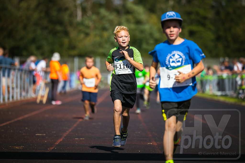 16. Hoywoj-CityLauf im Sportforum Hoyerswerda - 16.09.2023 | 1km VBH-Grundschul-Lauf 2. Klassen - Realisiert mit Pictrs.com