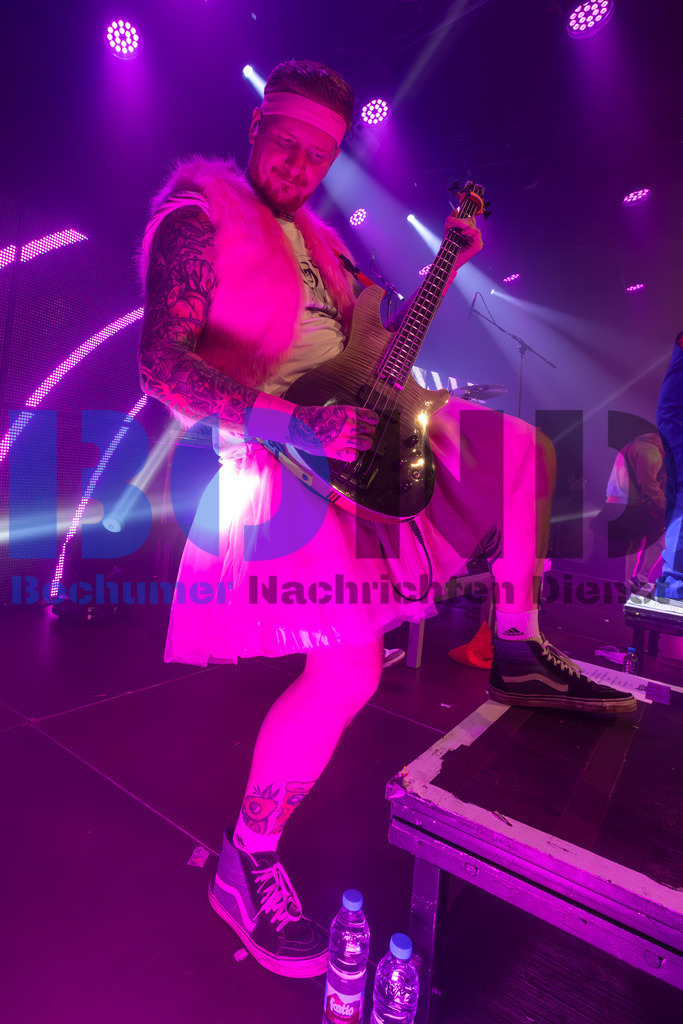 SES_SPCKOL20250501-18 | bond - Realisiert mit Pictrs.com