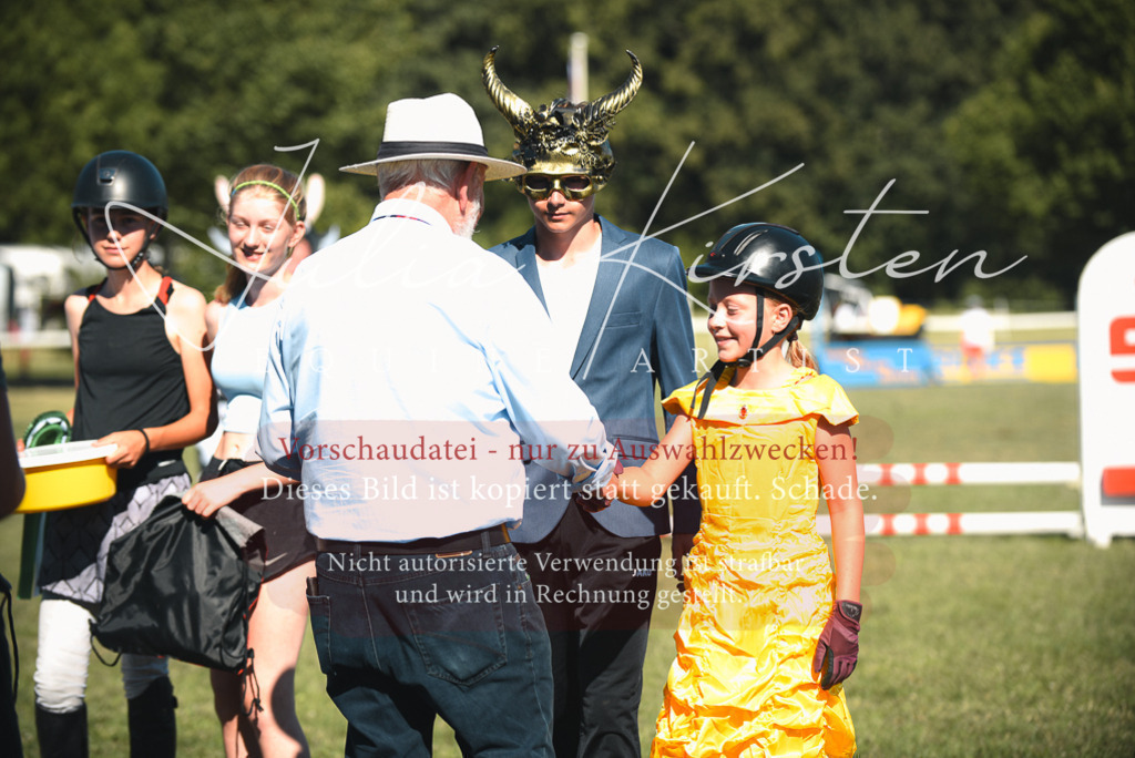 DSC_7831 | Pferde- und Turnierfotografie in Westsachsen. Pferdeportraits, Auftragszeichnungen und intuitive Kunst.