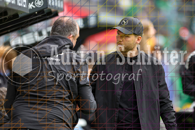 04.04.2026, GER, Fussball, Herren, 1. BL, Saison 2025/2026, Borussia Mönchengladbach - 1. FC Heidenheim | Trainer Frank Schmidt (Heidenheim) und Trainer Eugen Polanski (Borussia Mönchengladbach) geben sich die Hand, shake hands