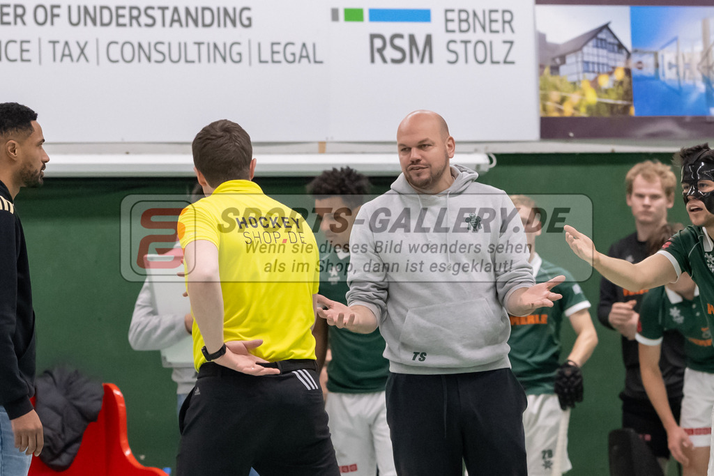 SFE_20241201_0016 | Köln, Deutschland, 01.12.2024:  Hockey 1. Bundesliga Herren Rot-Weiss Köln - HTC Uhlenhorst im KTHC Stadion Rot-Weiss Köln Tennis and Hockey Club am 01.12.2024 in Köln, Deutschland. (Foto von Stephan Fehrmann)Köln, Germany, 01.12.2024: Hockey 1. Bundesliga Herren Rot-Weiss Köln - HTC Uhlenhorst in KTHC Stadion Rot-Weiss Köln Tennis and Hockey Club at 01.12.2024 in Köln, Deutschland. (Foto from Stephan Fehrmann)