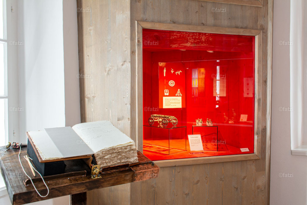 Bergbau-Museum Innen _fatzi_20230908-142502 | Fatzi Bilder-Archiv! 
Die Bilder sind für private Nutzung lizenzfrei. Die kommerzielle Nutzung ist möglich und erwünscht, jedoch bitte ich um vorherige Kontaktaufnahme per E-Mail (info@fatzi.at) oder unter +43 650 7828269 - Realisiert mit Pictrs.com