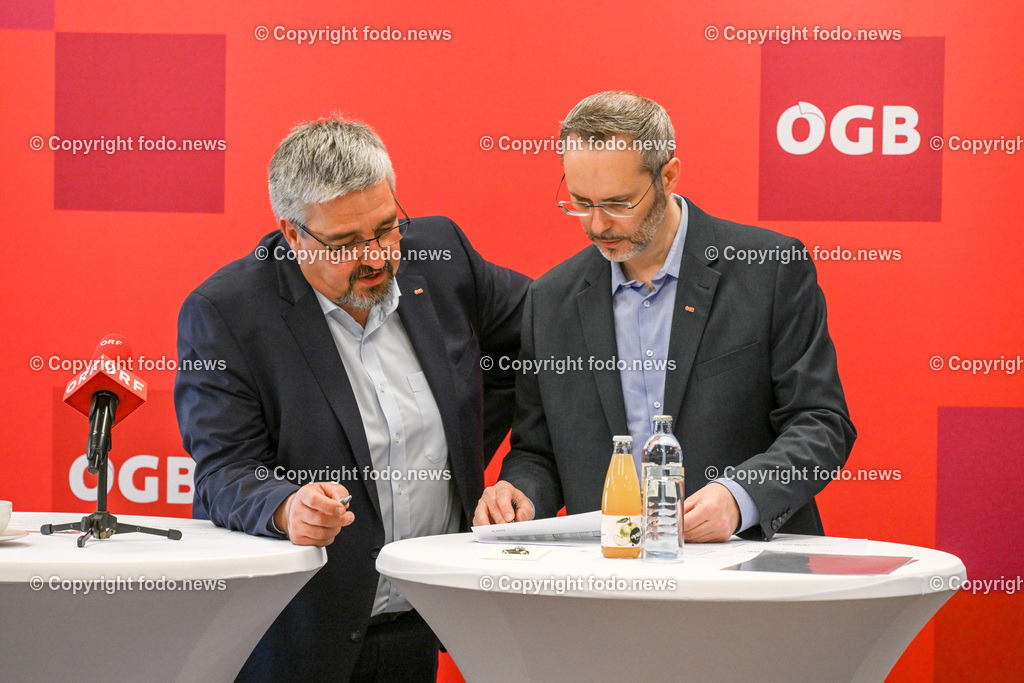 Pressekonferenz ÖGB Oberösterreich_ Leistungsbericht 2022_ 28.03.2023-13 | 28.03.2023, Presseclub Linz, AUT, Pressekonferenz OeGB Oberoesterreich, OeGB OOe Leistungsbericht 2022, im Bild Andreas Stangl (Praesident der Arbeiterkammer Ooe, OeGB-Landesvorsitzender), Stefan Guggenberger (OeGB-Landessekretaer)