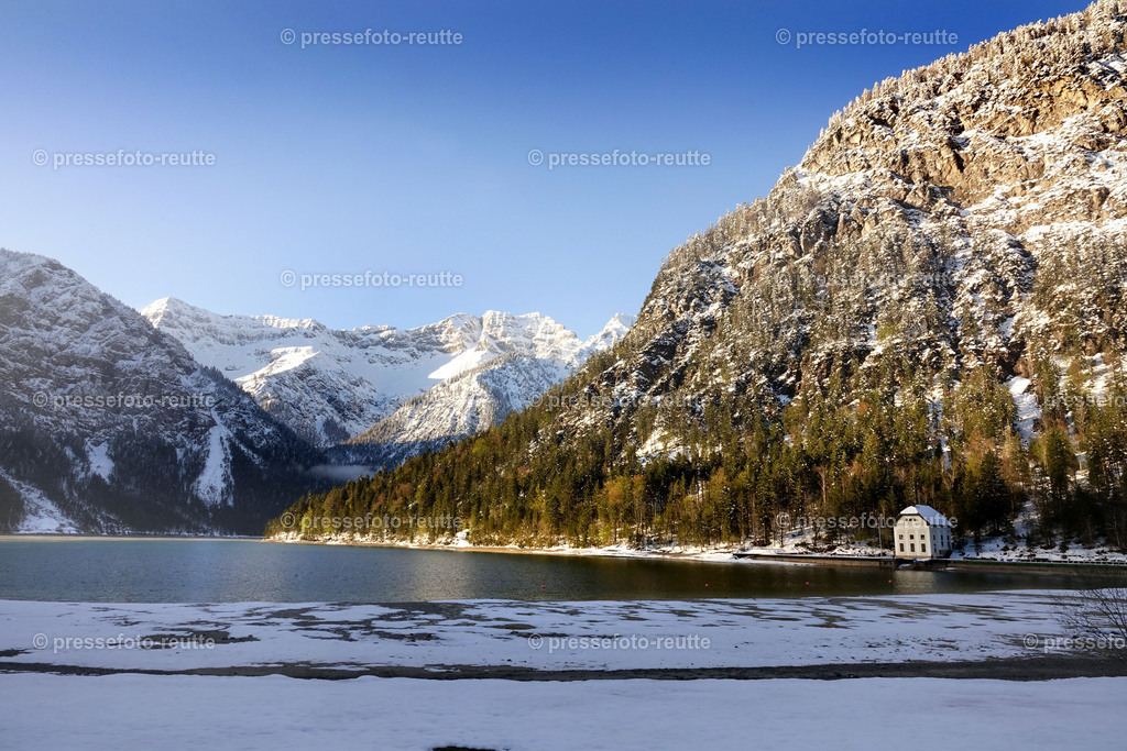welltvi-Plansee-Morgens-07052019-DSD00672 | Info aus dem Bezirk Reutte/Ausserfern Tirol sowie eine umfangreiche Bilddatenbank über die gesamte Region: Lechtal, Talkessel Reutte, Tannheimertal, Zwischentoren. Lech, Plansee, Zugspitze, Grenztunnel, B179, Fernpassstraße, Verkehr, Lawinen, Tradition, - Realisiert mit Pictrs.com