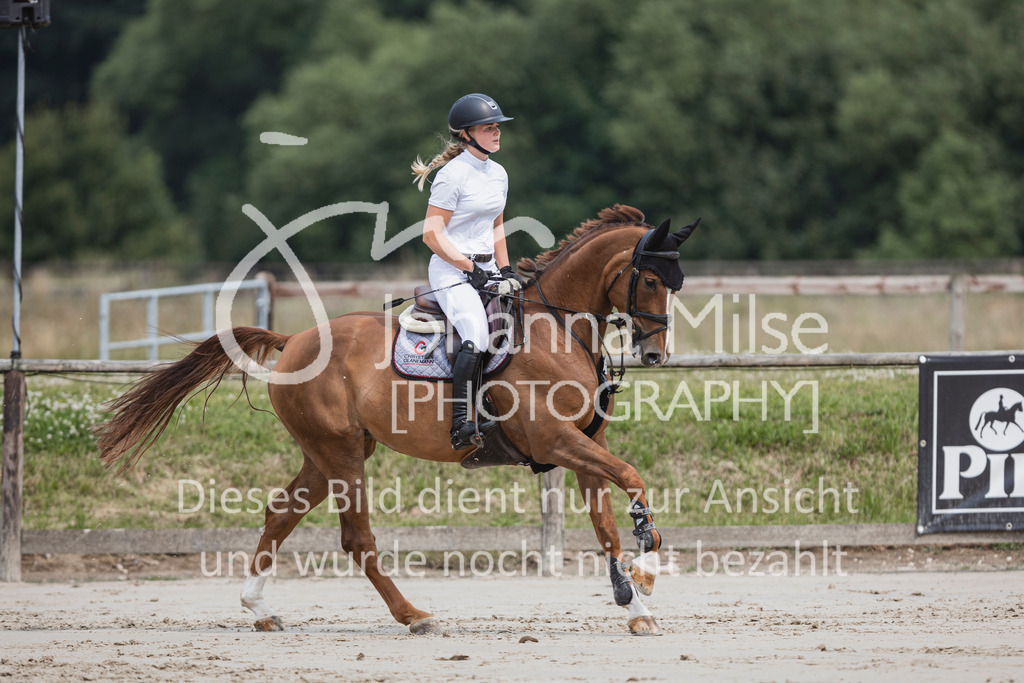 240627_LüPfSpTa_SprPf-L-113 | Deine schönsten Turniermomente als professionelle Fotos! Entdecke hochwertige Pferdesport-Fotografie im Online-Shop. Jetzt Fotos finden & bestellen!