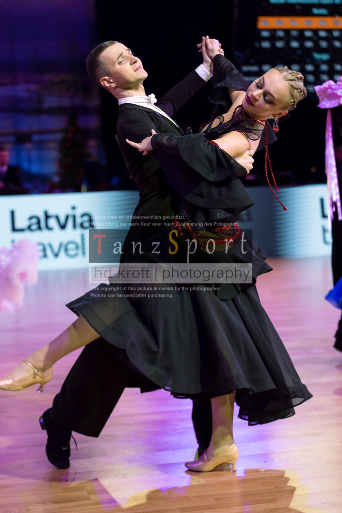 20241215_WDSF_Int_Open_Std-Riga-8636 | Tanzsportbilder, Standardtanz, Lateintanz, WDSF, DTV, LTVB, dancecomp, goc, hessen tanzt, blaues band der spree, walzer, tango, wiener walzer, slowfox, quickstepp, samba, rumba, cha-cha-cha, paso doble. jive, hd-kroft photography, turniertanzsport