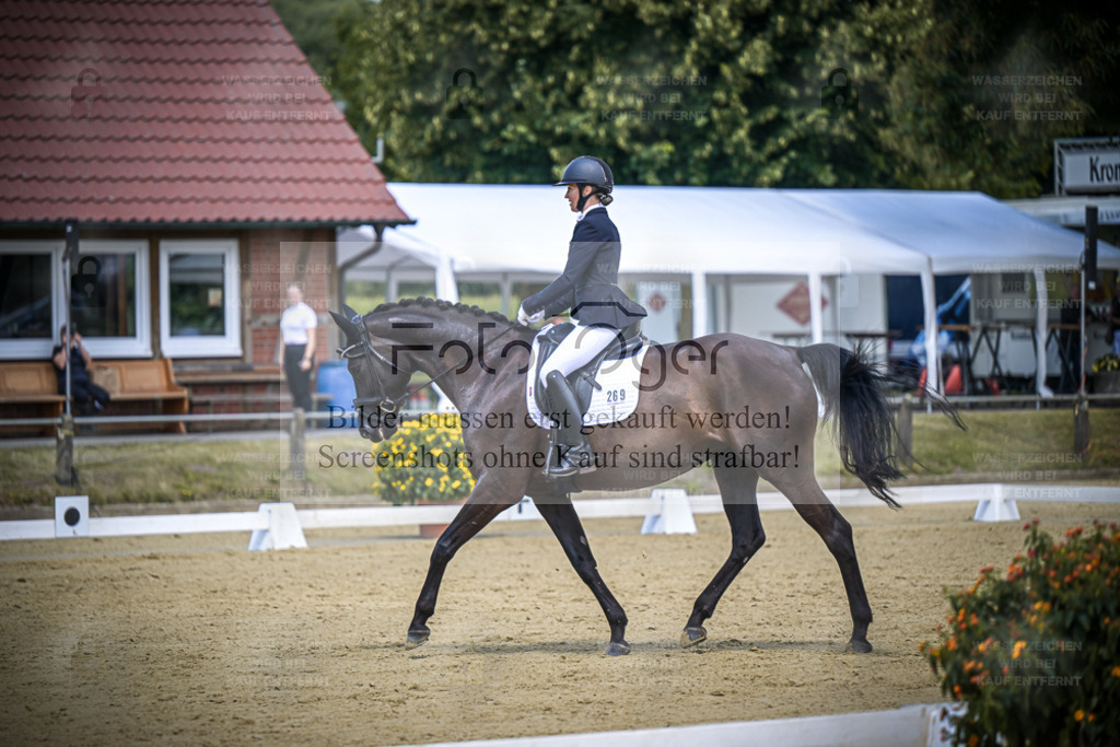 DOS_5024 | Entdecke hochwertige Reitturnierfotos von Foto Oger. Professionell, emotional und authentisch – jetzt Lieblingsmomente im Shop bestellen. - Realisiert mit Pictrs.com