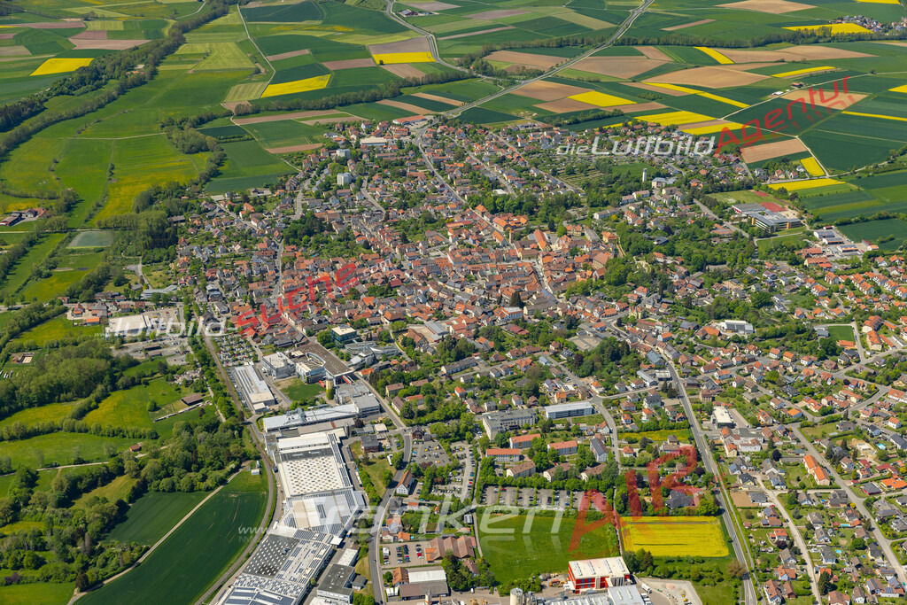 Aktuelles Luftbild von  Bad Rodach - Die Luftaufnahme wurde 2022 mittels UL-Flugzeug erstellt ( keine Drohne ) - hochauflösende Kamera-Systeme von  Canon -Beste Qualität - Für grossformatige Ausdrucke geeignet. Die Geschenkidee !