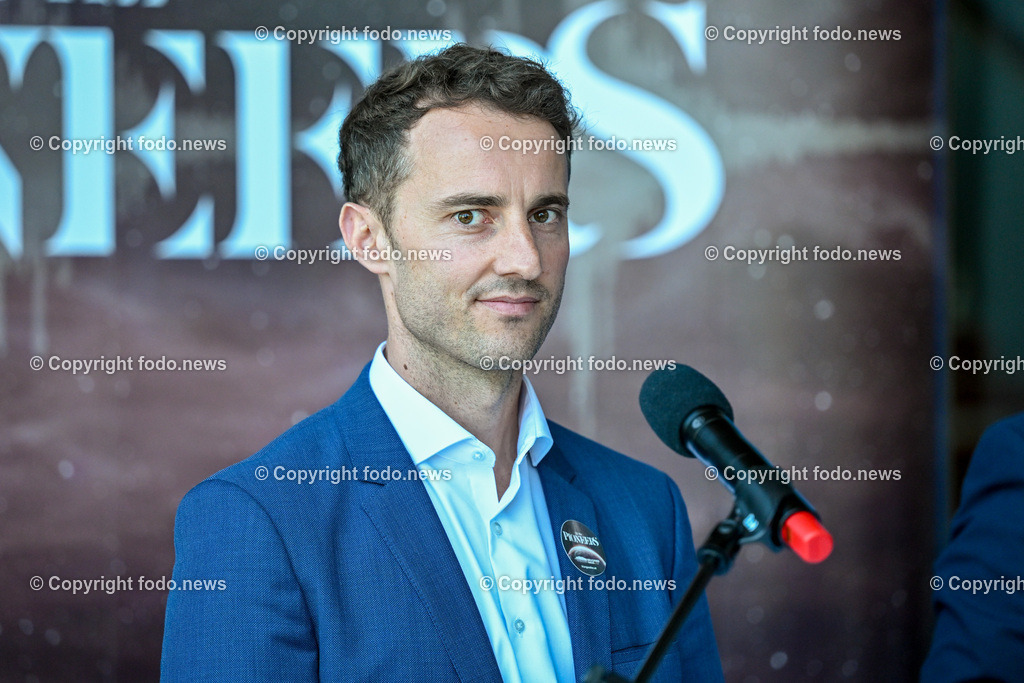 Pressekonferenz Brucknerhaus Linz - Klangwolke 2024_ Pioneer 52Hz_ 14.05.2024-13 | 14.05.2023, Brucknerhaus Linz, AUT, Pressekonferenz Brucknerhaus Linz - Klangwolke 2024, Pioneer 52Hz, im Bild Rene Esterbauer (Kaufmaennischer Geschaeftsfuehrer der LIVA)