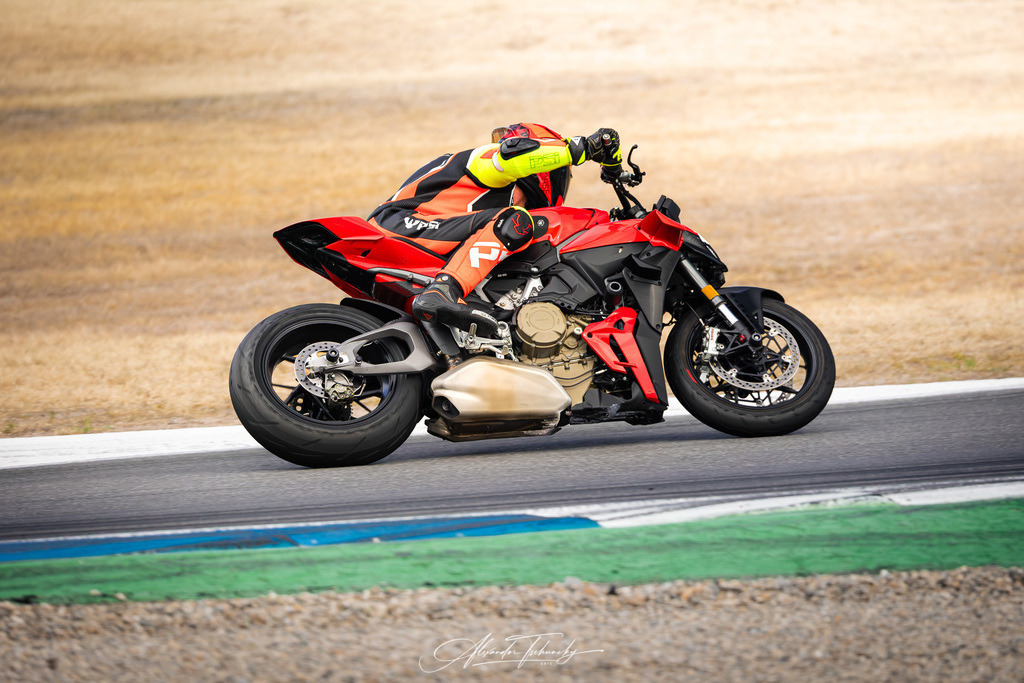 Ducati Trackday Hockenheimring 2026 | Entdecken Sie die faszinierende Welt von Alexander Tschuncky Arts: Kreative Fotografie, atemberaubende Automobilkunst und hochwertiger Bilderdruck. Lassen Sie sich inspirieren! - Realisiert mit Pictrs.com