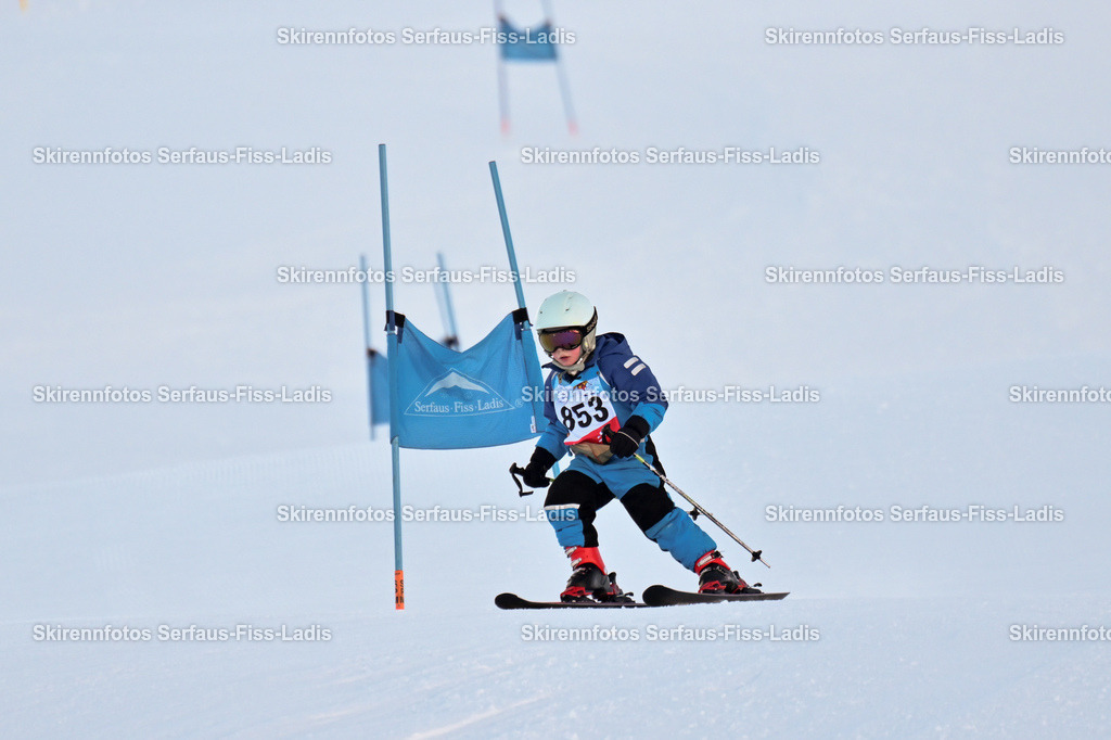 SRF_25.12.2025_0171 | Skirennfotos,Serfaus,Fiss,Ladis,Kinderskirennen,Winter,Tirol,Oberland,skirace,SFL,feelfree,weil wir's genießen,ski,Ski,skifahren,Sonnenplateau, - Realisiert mit Pictrs.com
