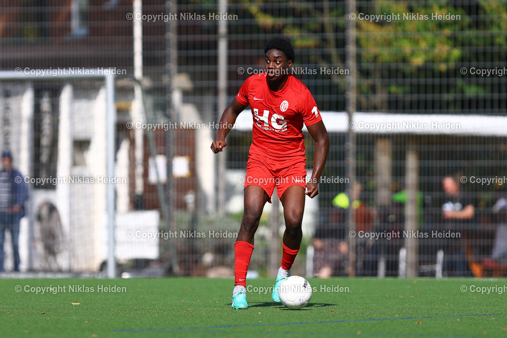 NH_Teutonia05_EimsbüttelerTV_OberligaHamburg_20092025 | #5 Farid Maboa Dibamba (Eimsbütteler TV)Fußball I Herren I Gamesright Oberliga Hamburg I Saison 2025-2026  I 9. Spieltag I Teutonia 05 - Eimsbütteler TV I 20.09.2025 I Sportplatz Kreuzkirche