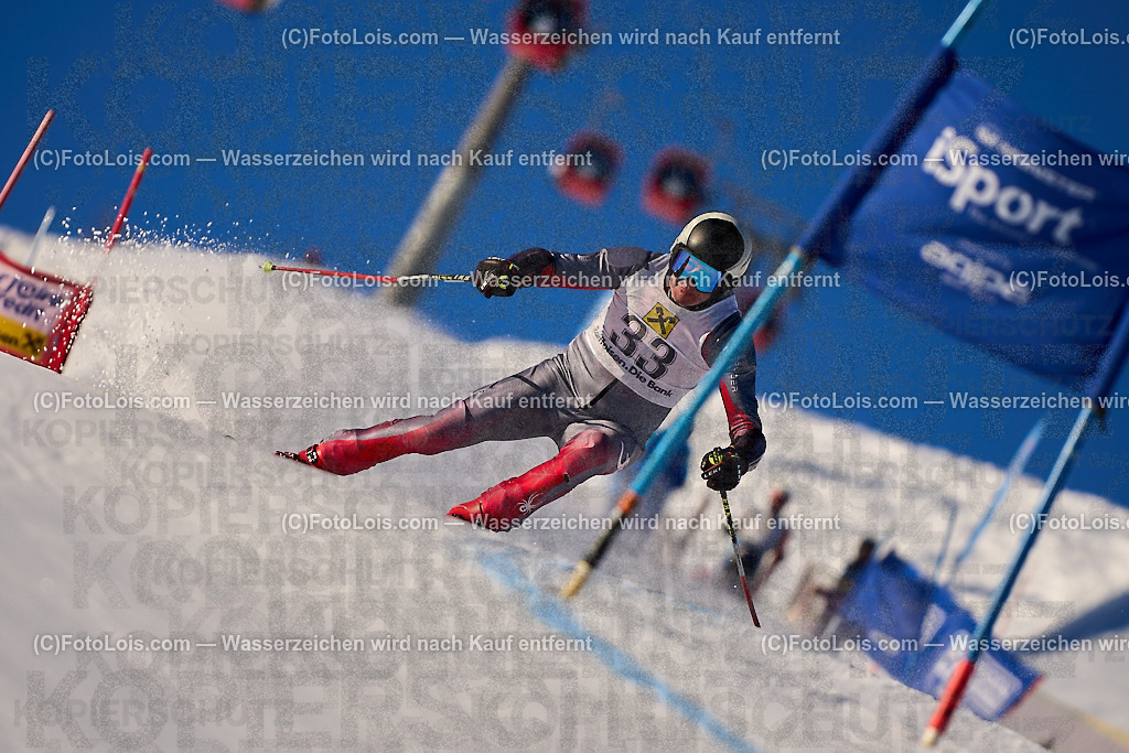 ALP2615_MASTERS-Cup_GS-B Herrn_Schoenbrunner Heinz | (C)FotoLois.com, Alois Spandl. FIS Masters-Cup Wildschönau, Giant Slalom auf der Piste Schatzberg GS, Siegerehrung auf dem Dorfplatz Niederau, Sa 13. Januar 2024.