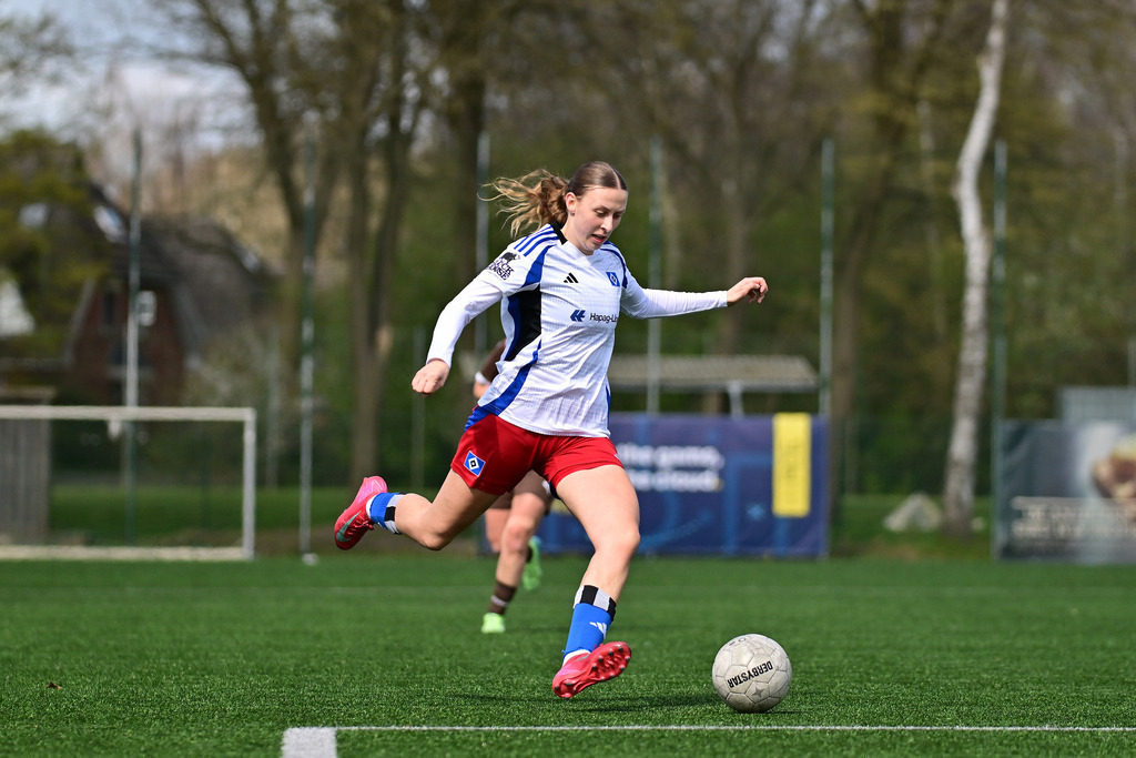 Fußball I Frauen I Saison 2024-2025 I Frauen-Regionalliga Nord I 17. Spieltag I Hamburger SV II - FC St. Pauli | Der Sportfotograf. - Realisiert mit Pictrs.com