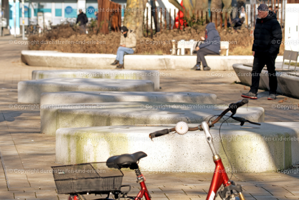 Fontänenbrunnen mit Fahrrad am Bremer Platz hinter dem Hauptbahnhof in Münster | Fontänenbrunnen mit Fahrrad am Bremer Platz hinter dem Hauptbahnhof in Münster - Realisiert mit Pictrs.com