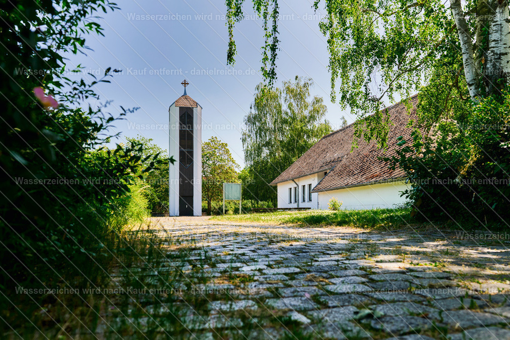 leipzig_grünau_pauluskirche_DR9_6714_(FotoDanielReiche)_26-05-27_final | Entdecken Sie handverlesene Bilder Leipzigs sowie der Landschaft/Natur Mitteldeutschlands. Lizenzen für Redaktionen & Unternehmen sowie exklusive Bilderdrucke und Einzelstücke eigener Ausstellungen. - Realisiert mit Pictrs.com