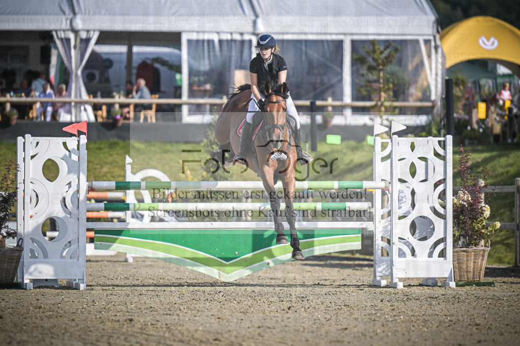 DOS_2525 | Entdecke hochwertige Reitturnierfotos von Foto Oger. Professionell, emotional und authentisch – jetzt Lieblingsmomente im Shop bestellen.Deutschlandweite Turnierfotografie. - Realisiert mit Pictrs.com